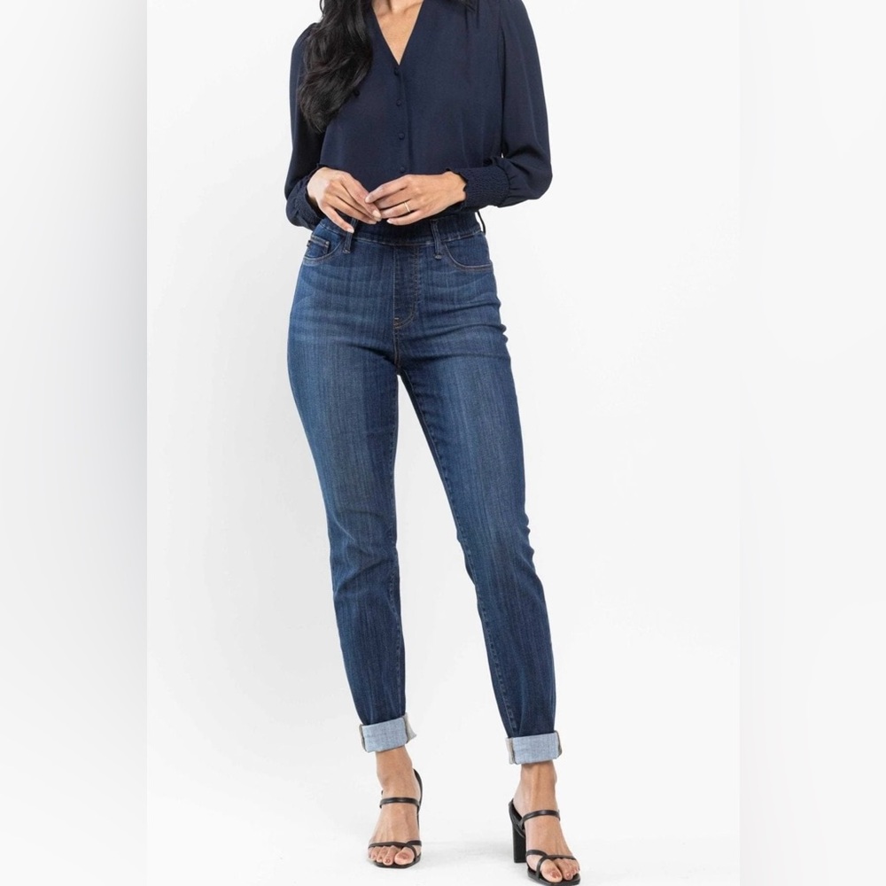 Judy Blue Elastic Waist slim fit jeans. Size9/29